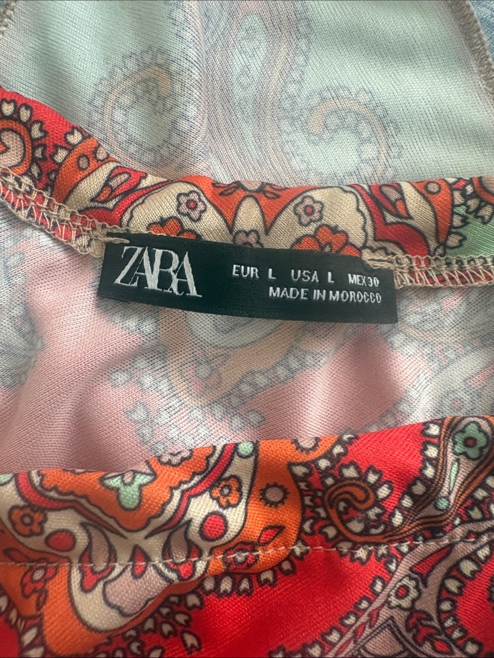 ZARA Orange paisley handkerchief top
Super cute with jeans - Picture 3 of 3